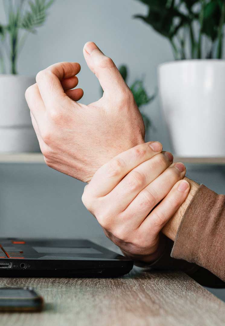 Suffering from arthritis pain in wrists